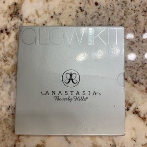 Anastasia Beverly Hills Gleam Glow Pallete